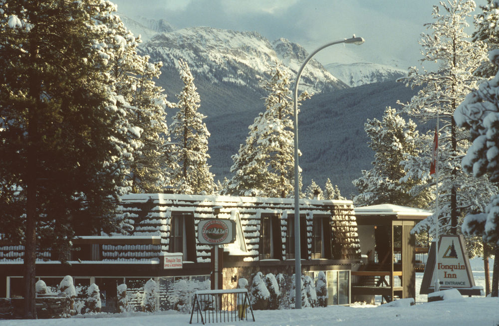 Tonquin Hotel