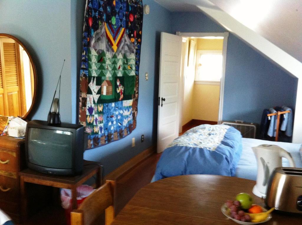 Elevate Calla's Palace Bed & Breakfast 2*