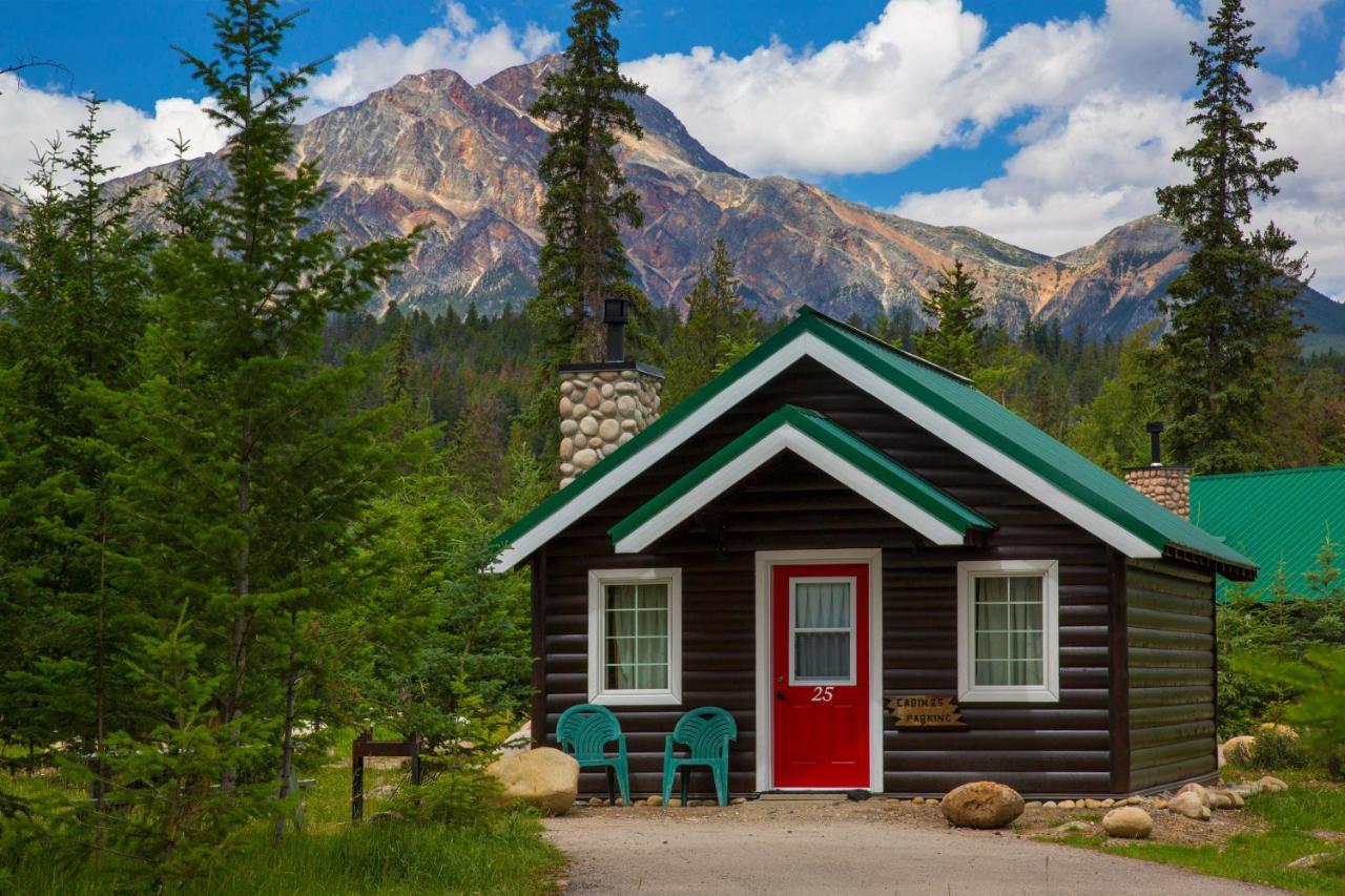 Pine Lodge *