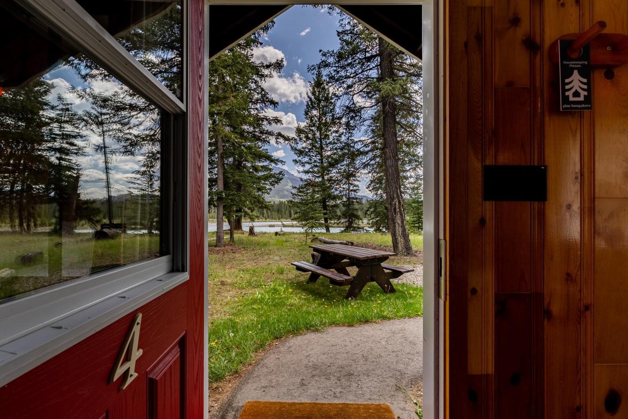 Pine Lodge *