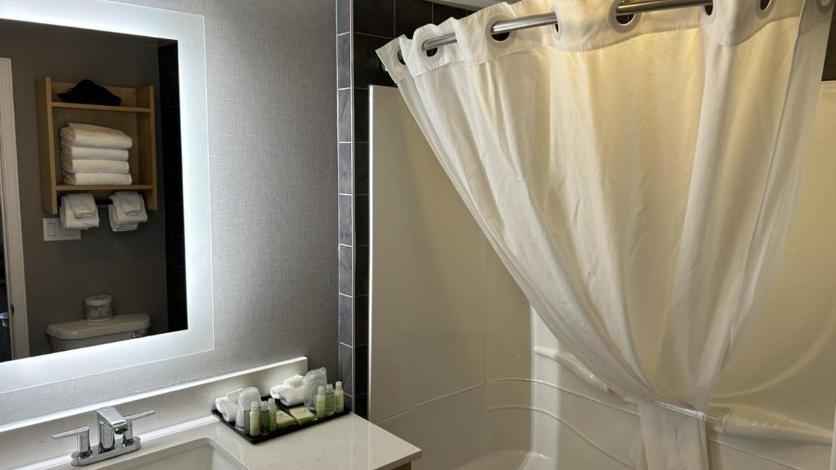 Mount Robson Hotel 2*