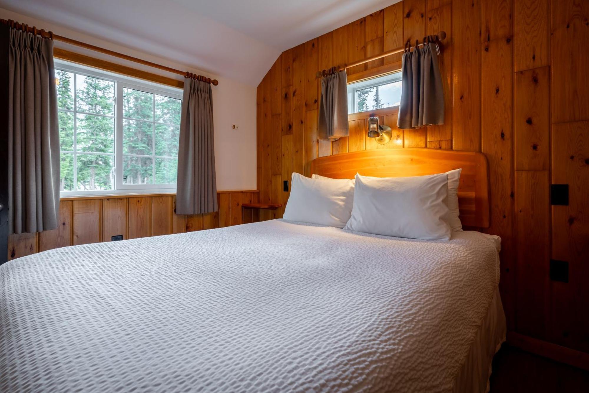 Lodge Pine