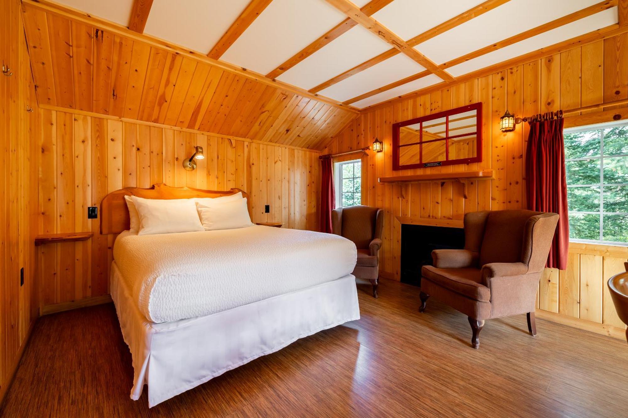 Lodge Pine *
