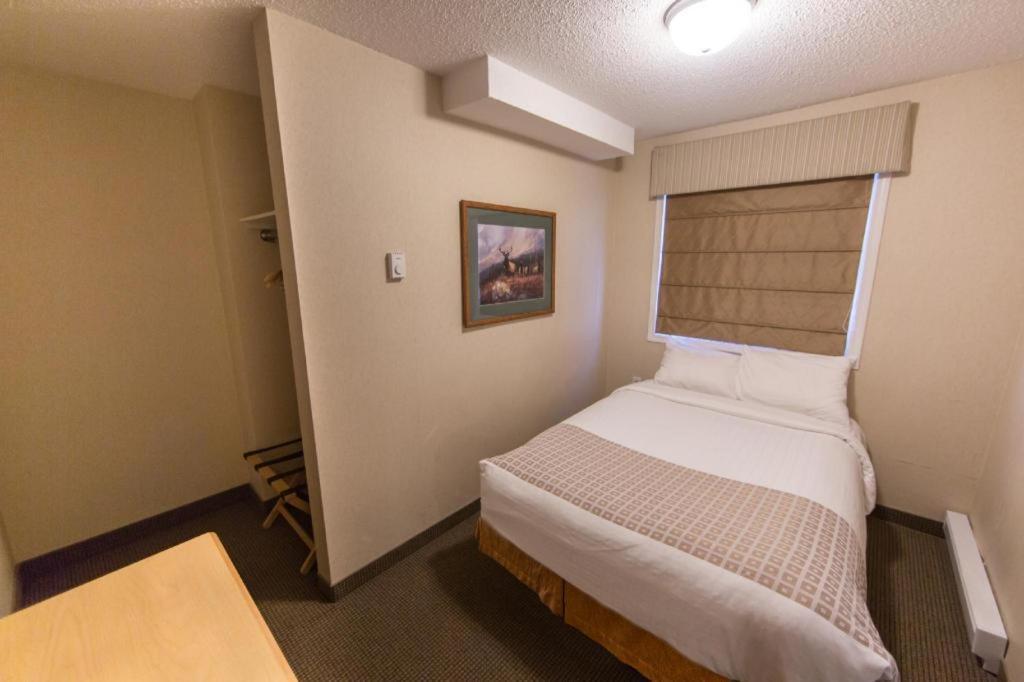 Mount Robson Hotel