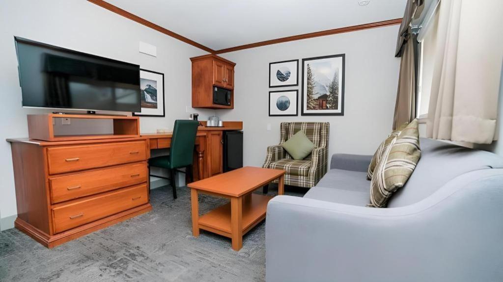 Mount Robson Hotel 2*