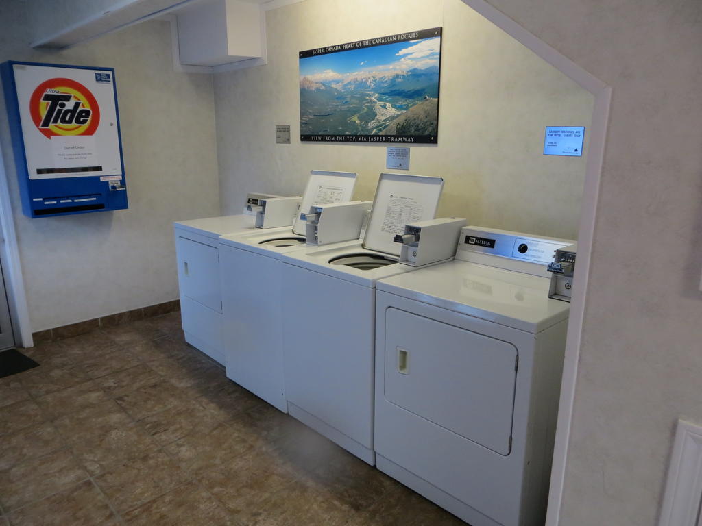 Mount Robson Hotel 2*