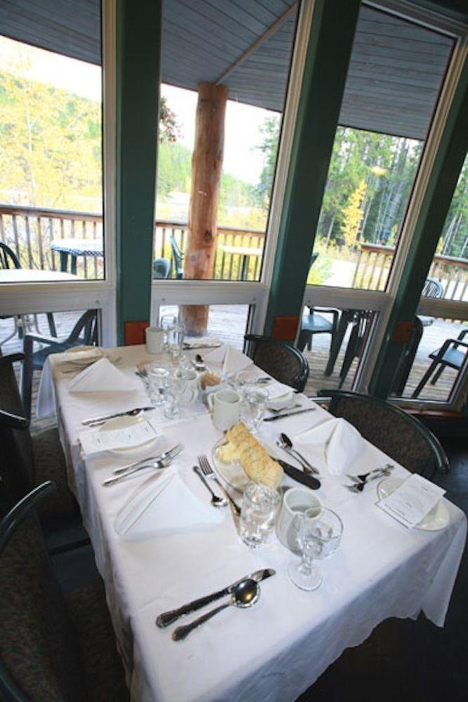 Lodge Sunwapta Falls Rocky Mountain Jasper