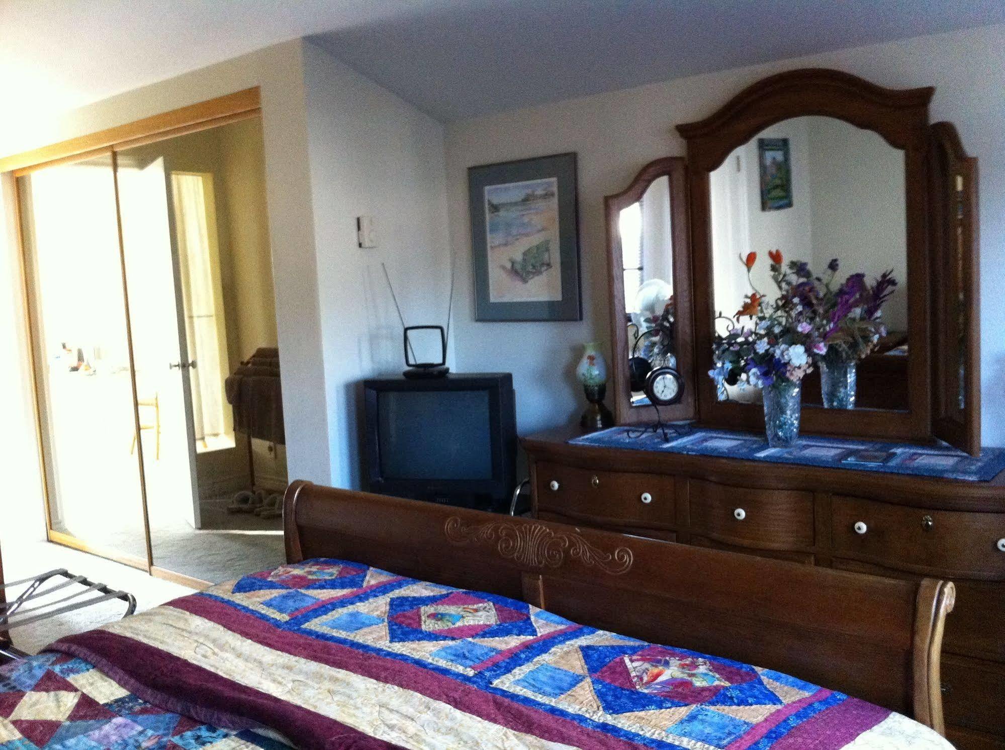 Elevate Calla's Palace Bed & Breakfast 2*