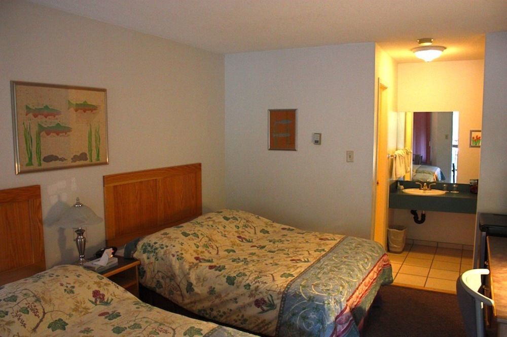 Sunwapta Falls Rocky Mountain Lodge Jasper