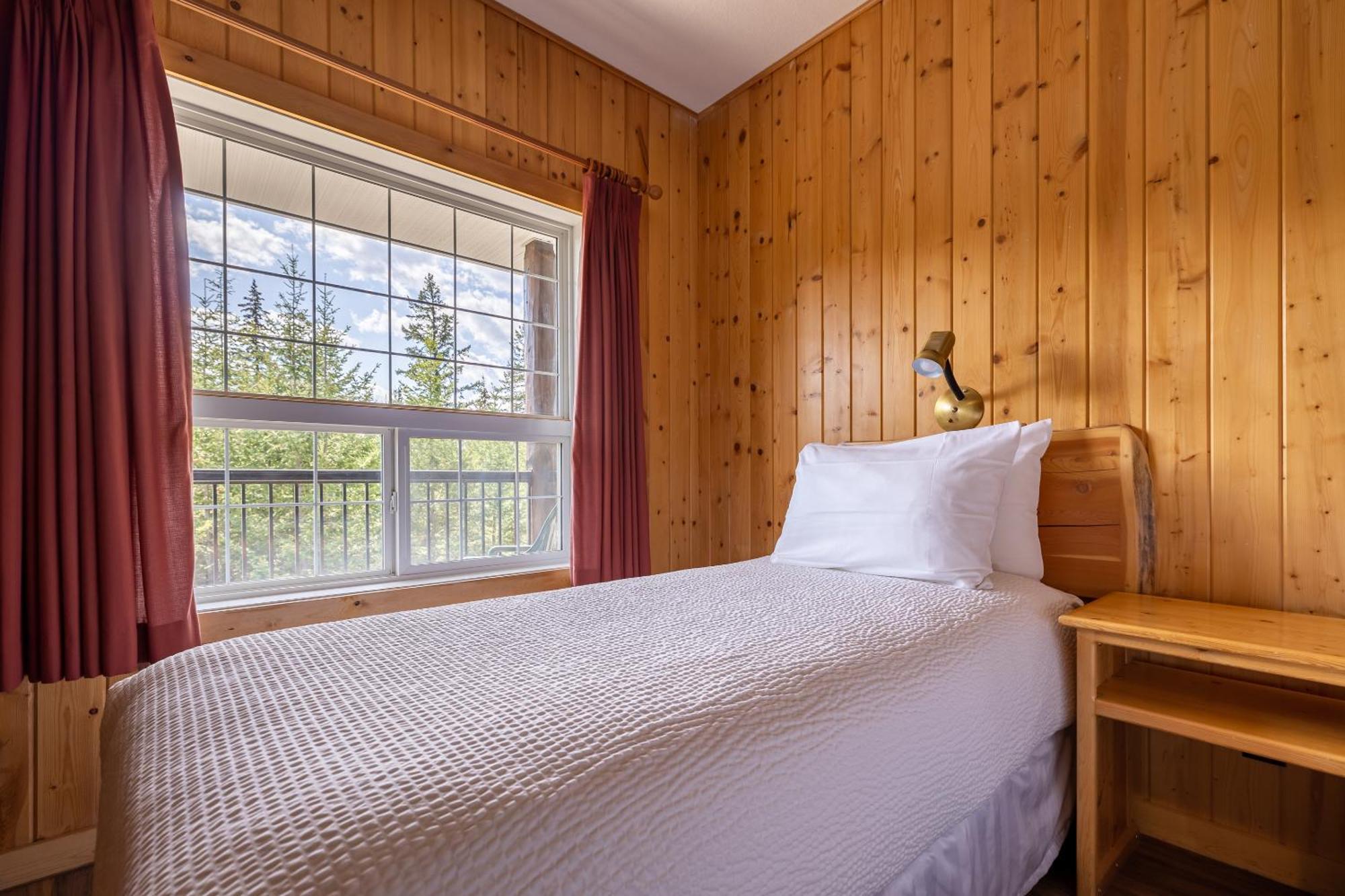 Lodge Pine *
