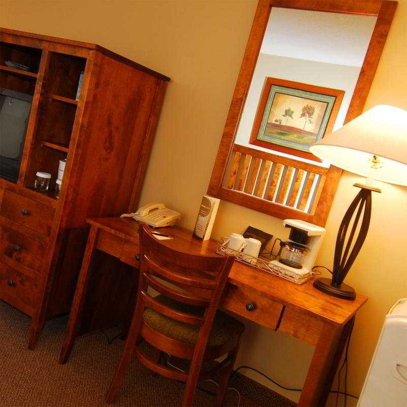 Tonquin Hotel